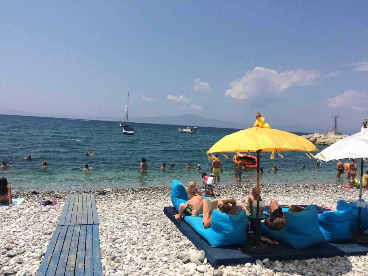 Ferienwohnung Agali 1 Mesonet In Front Of The Sea Akrogiali Exterior foto
